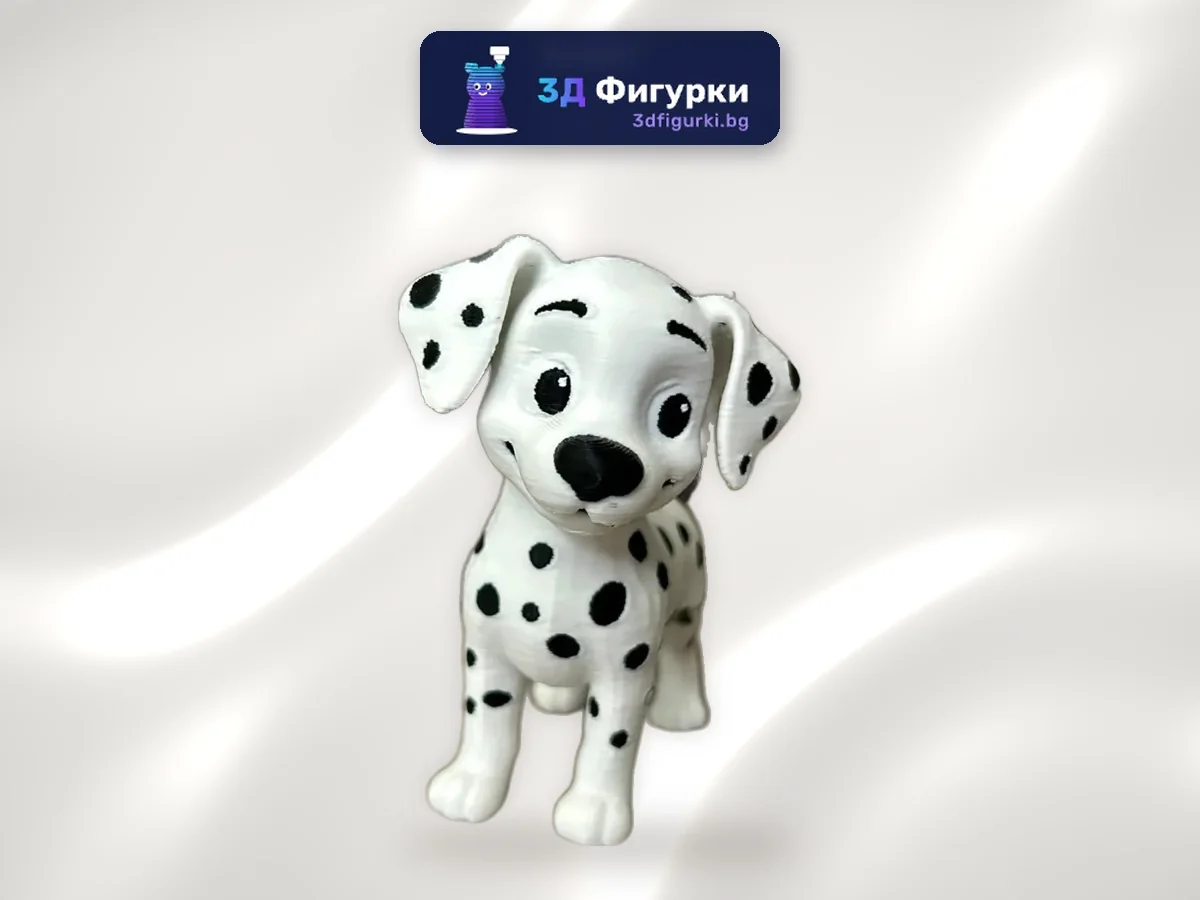 Бяло кученце далматинец с черни петна и наклонена глава